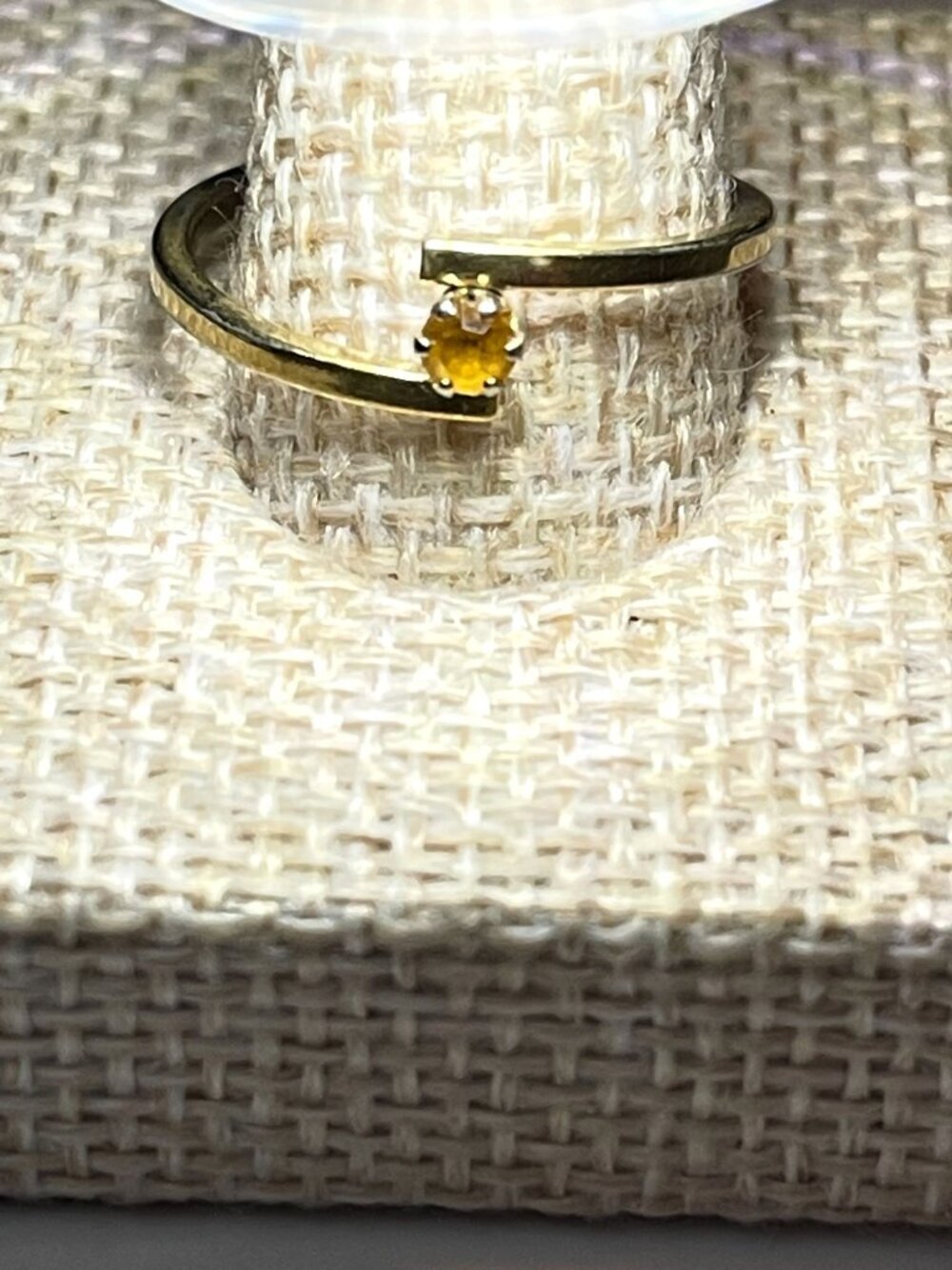 Vintage 70s Avon Gold Tone Yellow Lucite/Glass Open Bypass Ring Size 8